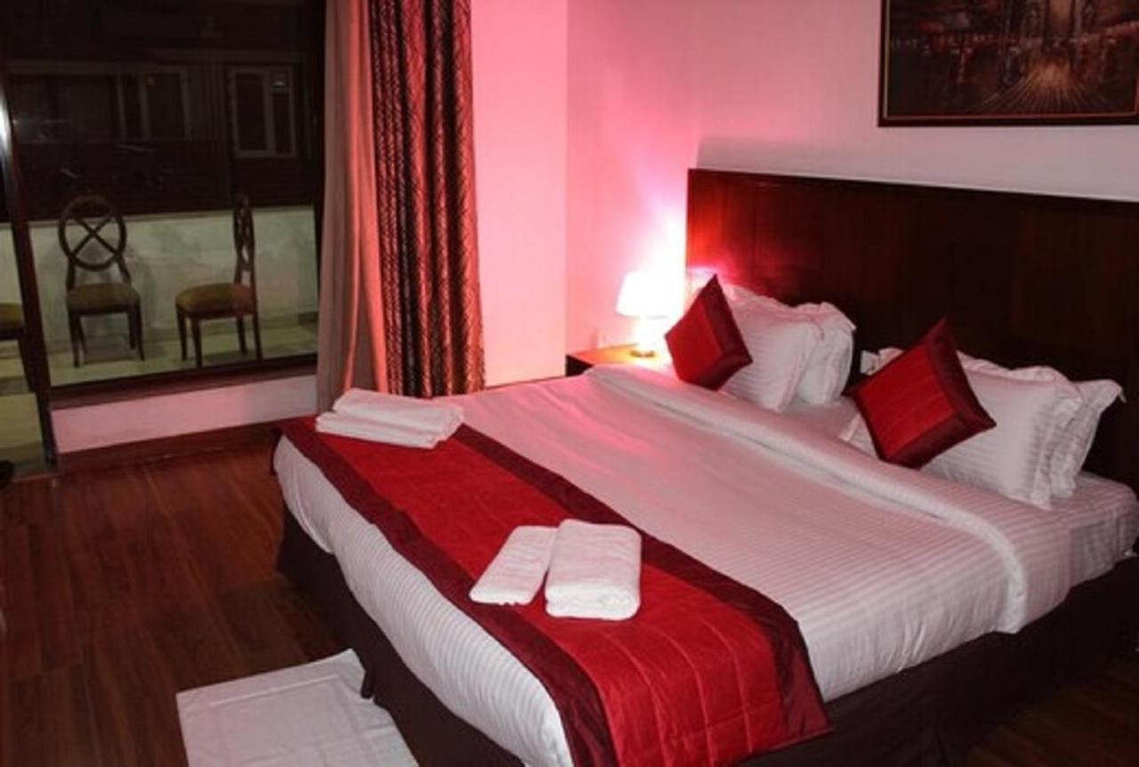 Lime Tree Hotel Sushant Lok Gurgaon Sector 29 Next To Iffco Chowk Metro Exteriér fotografie