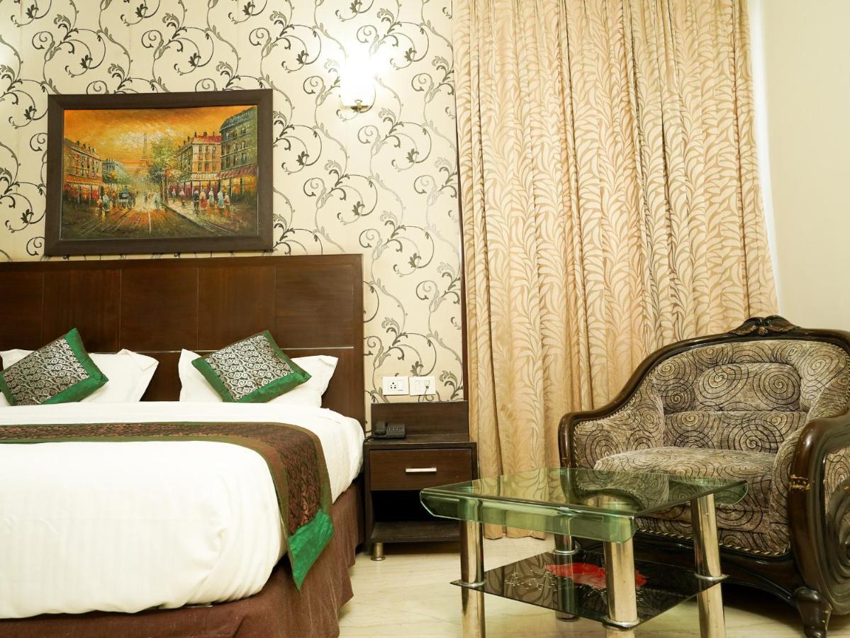Lime Tree Hotel Sushant Lok Gurgaon Sector 29 Next To Iffco Chowk Metro Exteriér fotografie