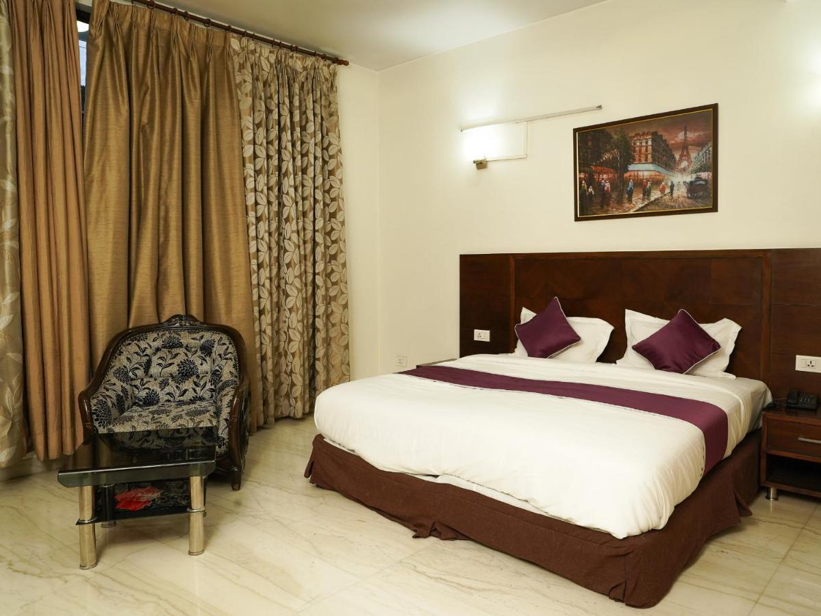 Lime Tree Hotel Sushant Lok Gurgaon Sector 29 Next To Iffco Chowk Metro Exteriér fotografie