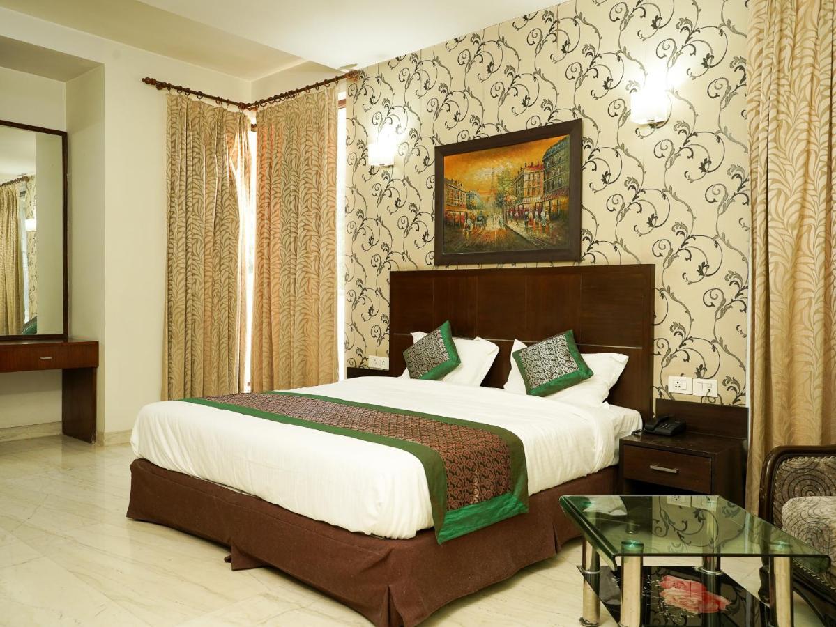 Lime Tree Hotel Sushant Lok Gurgaon Sector 29 Next To Iffco Chowk Metro Exteriér fotografie