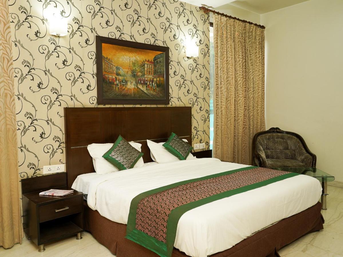 Lime Tree Hotel Sushant Lok Gurgaon Sector 29 Next To Iffco Chowk Metro Exteriér fotografie