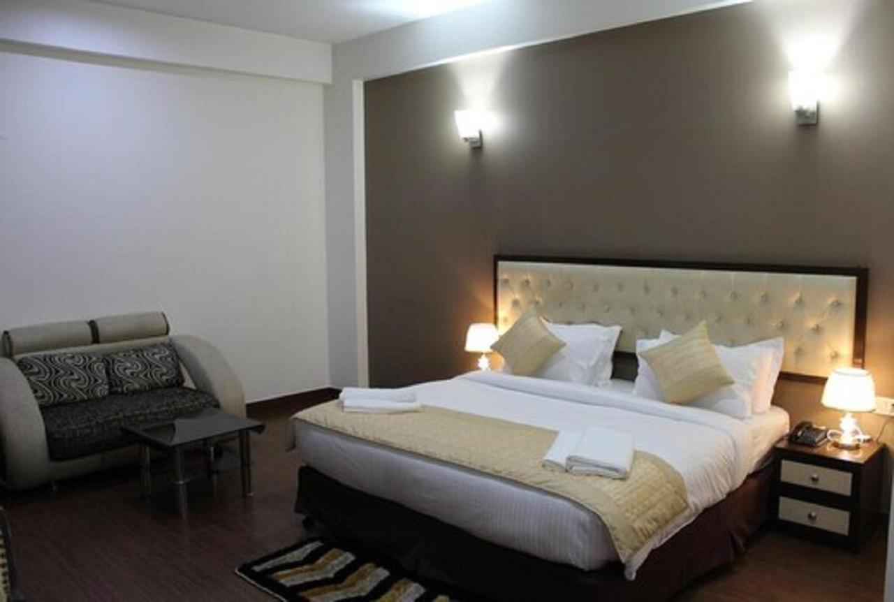Lime Tree Hotel Sushant Lok Gurgaon Sector 29 Next To Iffco Chowk Metro Exteriér fotografie