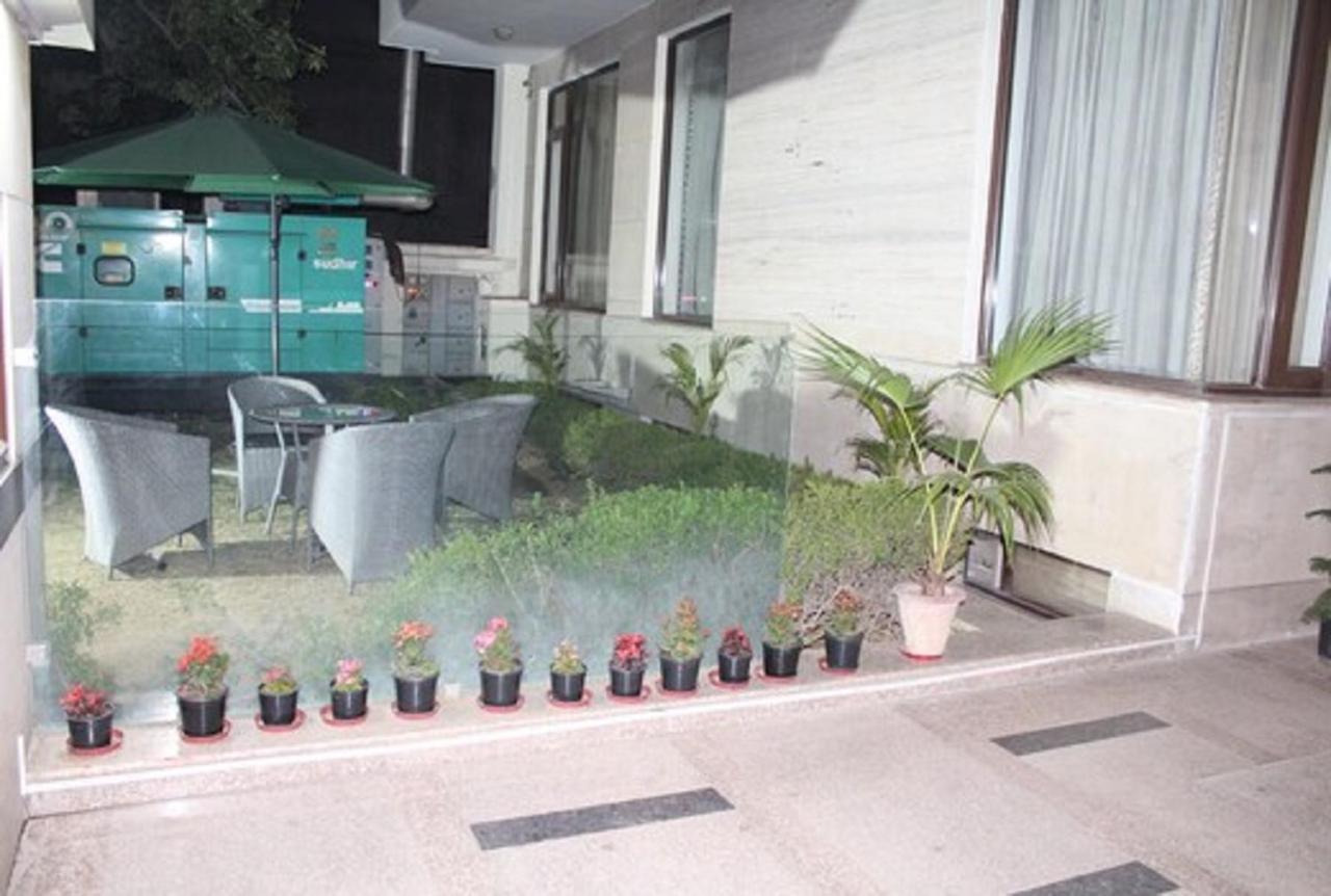 Lime Tree Hotel Sushant Lok Gurgaon Sector 29 Next To Iffco Chowk Metro Exteriér fotografie