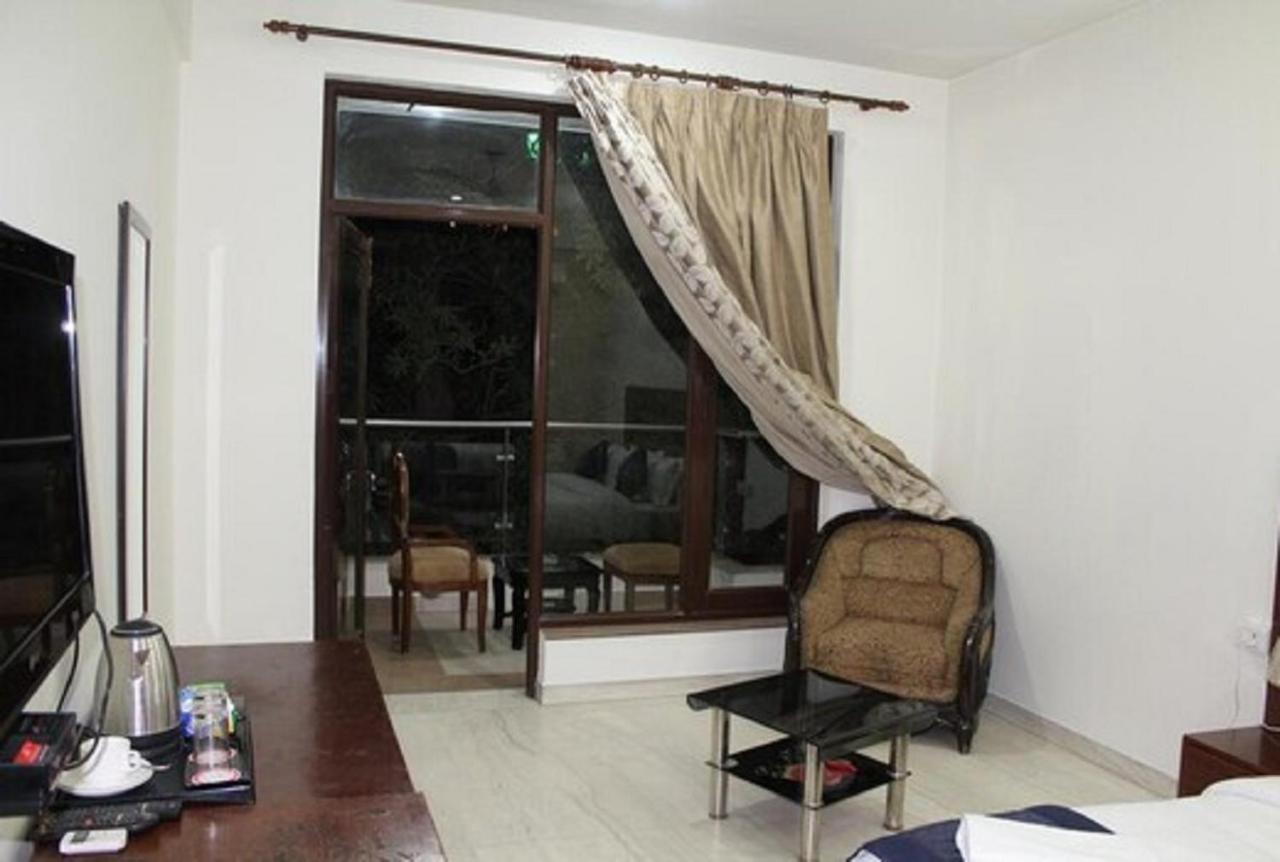Lime Tree Hotel Sushant Lok Gurgaon Sector 29 Next To Iffco Chowk Metro Exteriér fotografie