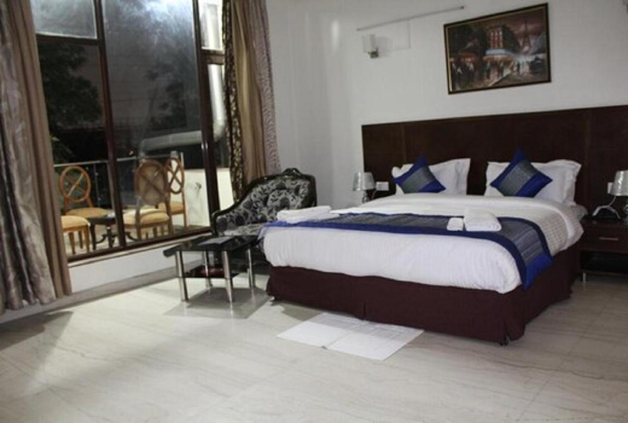 Lime Tree Hotel Sushant Lok Gurgaon Sector 29 Next To Iffco Chowk Metro Exteriér fotografie