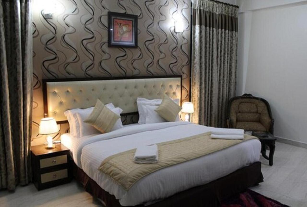 Lime Tree Hotel Sushant Lok Gurgaon Sector 29 Next To Iffco Chowk Metro Exteriér fotografie