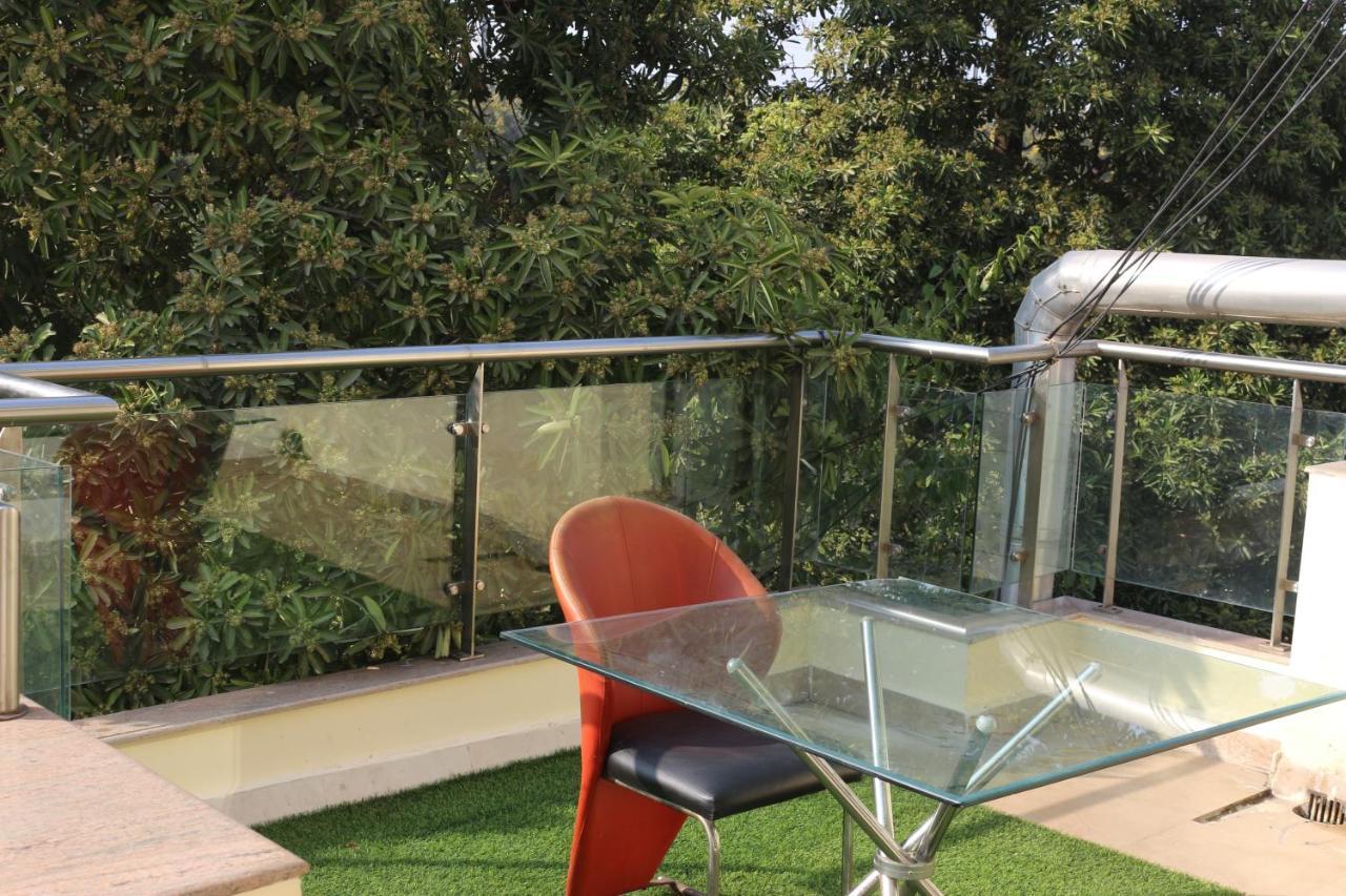 Lime Tree Hotel Sushant Lok Gurgaon Sector 29 Next To Iffco Chowk Metro Exteriér fotografie