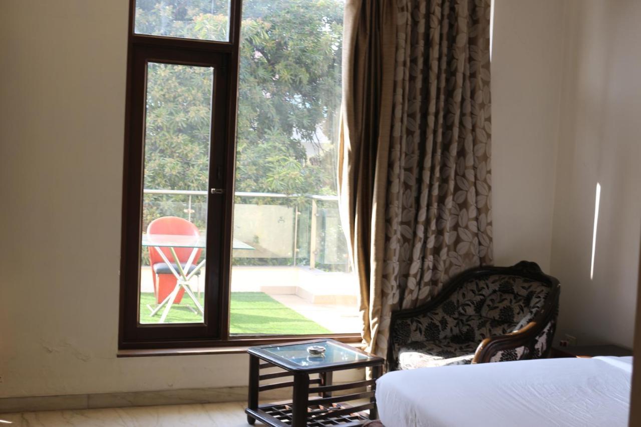 Lime Tree Hotel Sushant Lok Gurgaon Sector 29 Next To Iffco Chowk Metro Exteriér fotografie
